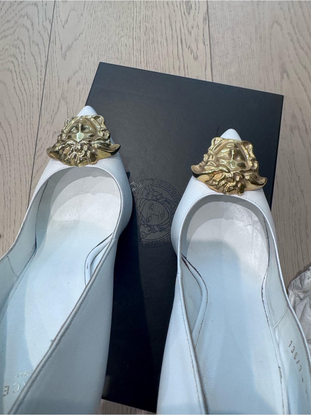 Authentic Versace White Leather Pumps with Gold Medusa DECOLLETE VITELLINO 38 - Picture 13 of 16